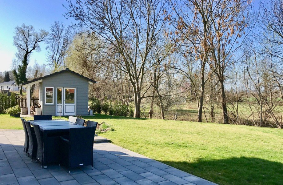 Ger�tehaus und Terrasse Einfamilienhaus Riethnordhausen