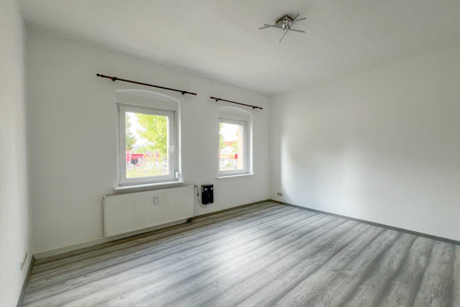 Wohnzimmer im EG Mehrfamilienhaus Erfurt