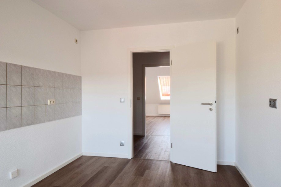 Blick von dre K�che ins mittlere Schlafzimmer Dachgeschosswohnung Erfurt