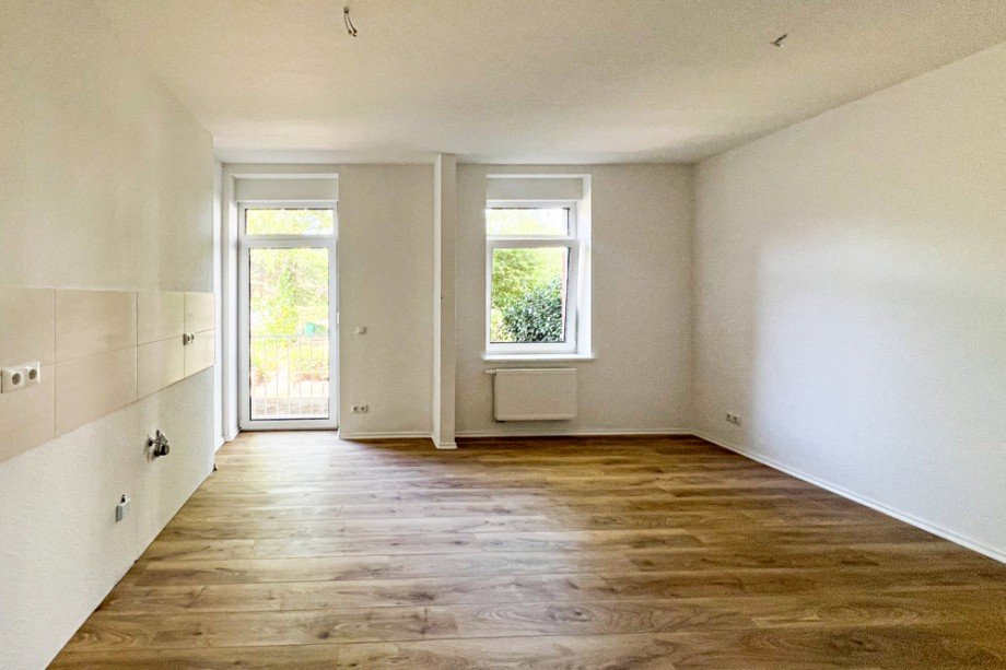 Wohnzimmer mit offener K�che und Balkon Erdgeschosswohnung Erfurt / Daberstedt