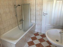 Badezimmer mit Badewanne Entz�ckende 2Raumetagenwohnung mit Wintergarten im 1. OG einer Jugendstilvilla