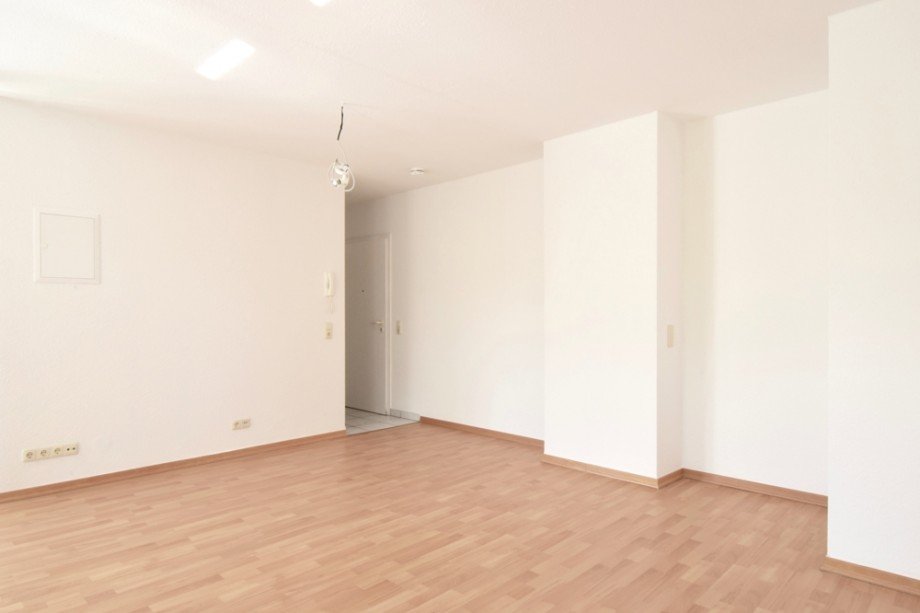 Wohnzimmer mit Blick in den Flur Etagenwohnung Erfurt