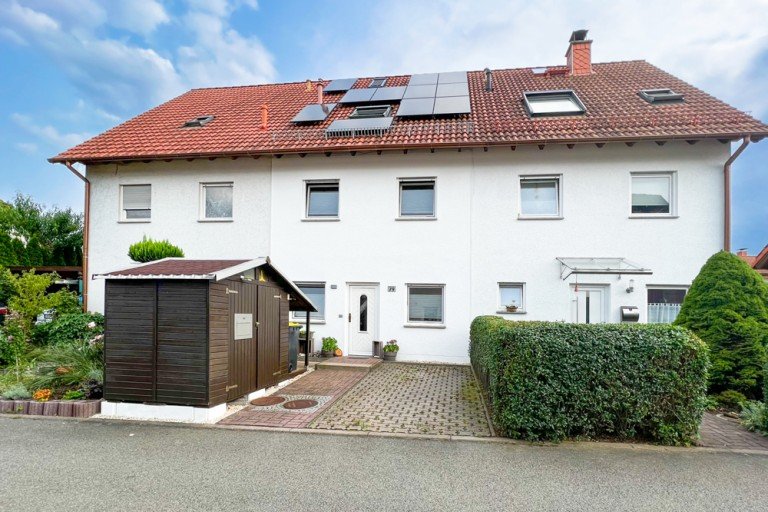Einfamilienhaus bei Erfurt zum Kauf Grammetal Reihenmittelhaus Stilvoll modernisiertes Reihenmittelhaus mit EBK & Photovoltaik in M�nchenholzhausen