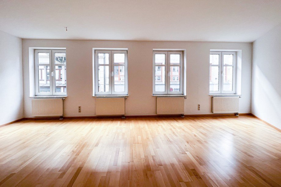 Fensterfront im Sonnenschein Etagenwohnung Erfurt