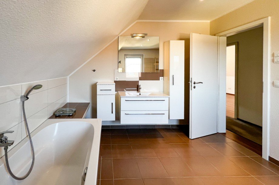Modernes Badezimmer mit Badewanne Einfamilienhaus Ohrdruf