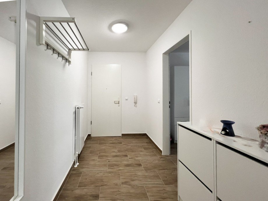 Flur mit Eingangst�r Erdgeschosswohnung Weimar / Legefeld