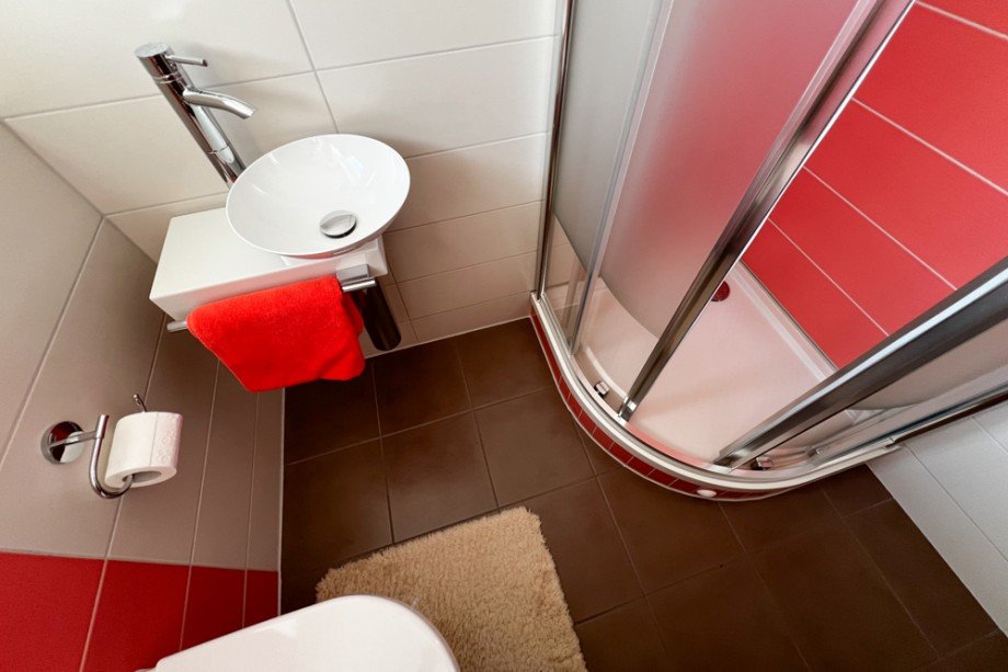 Modernes Duschbad im KG Einfamilienhaus Kleinm�lsen