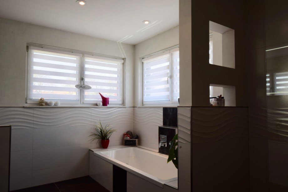 Badezimmer mit Dusche und Wanne Einfamilienhaus Riethnordhausen