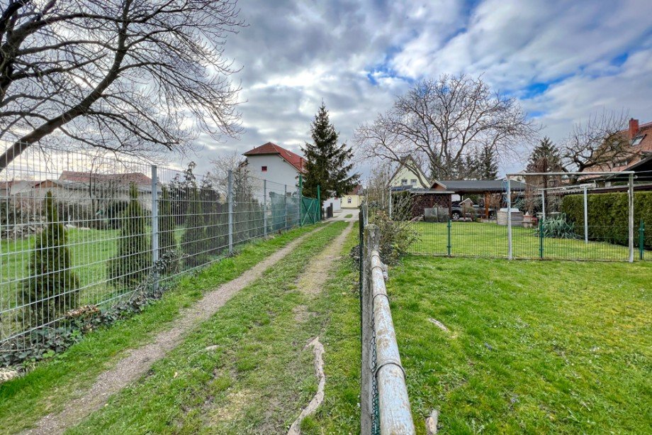 Zufahrt zum Grundst�ck Doppelhaush�lfte Am Ettersberg