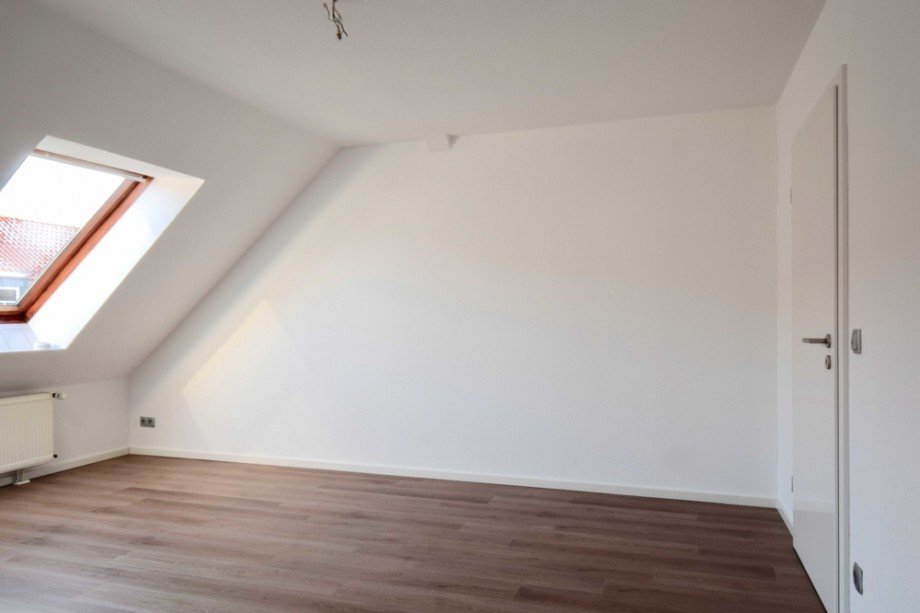 Gro�e Schlafzimmer mit viel Stellfl�che Dachgeschosswohnung Erfurt