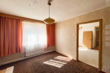 Hintere Schlafzimmer Traditionelles Einfamilienhaus mit gro�er Scheune & h�bschem Garten