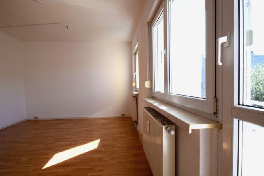 Wohnzimmer mit viel Sonnenlicht Etagenwohnung Eisenach