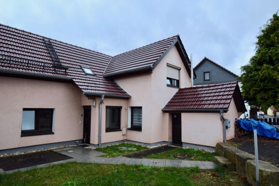 Hauseingang und Eingang Heizungsraum Einfamilienhaus Ruhla