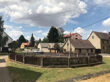 Im Dorf Ihr neues Familiennest - modernes Einfamilienhaus mit kleinem Pool & Garten