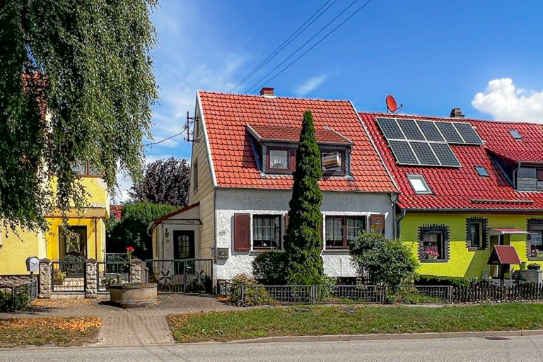 Hausverkauf in Gro�engottern Unstrut- Hainich /Gro�engottern Doppelhaush�lfte Gem�tliches Reihenendhaus mit entz�ckendem Garten
