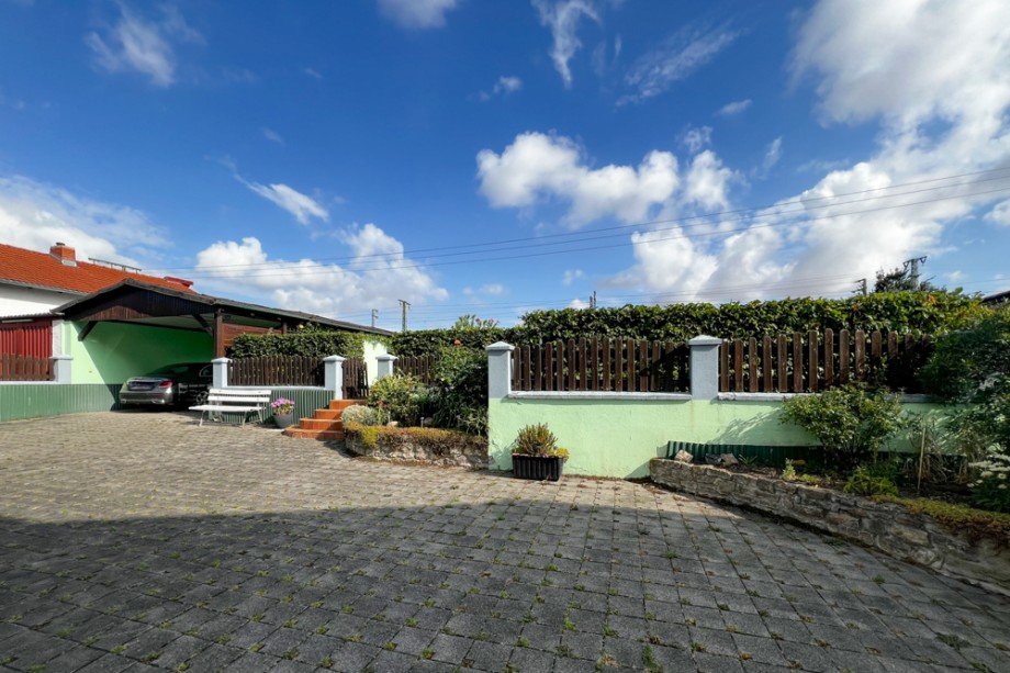 Innenhof mit Garage und Garten Mehrfamilienhaus Erfurt
