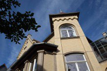 Blick nach oben Winzerstra�e 12 Entz�ckende 2Raumetagenwohnung mit Wintergarten im 1. OG einer Jugendstilvilla