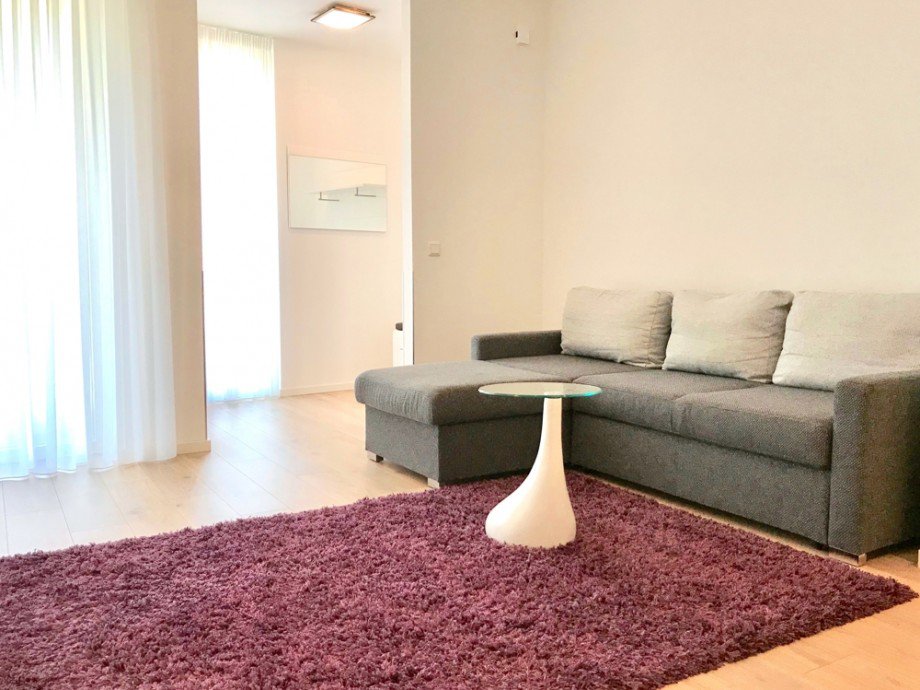 Gem�tliches Sofa im Wohnzimmer Erdgeschosswohnung Erfurt