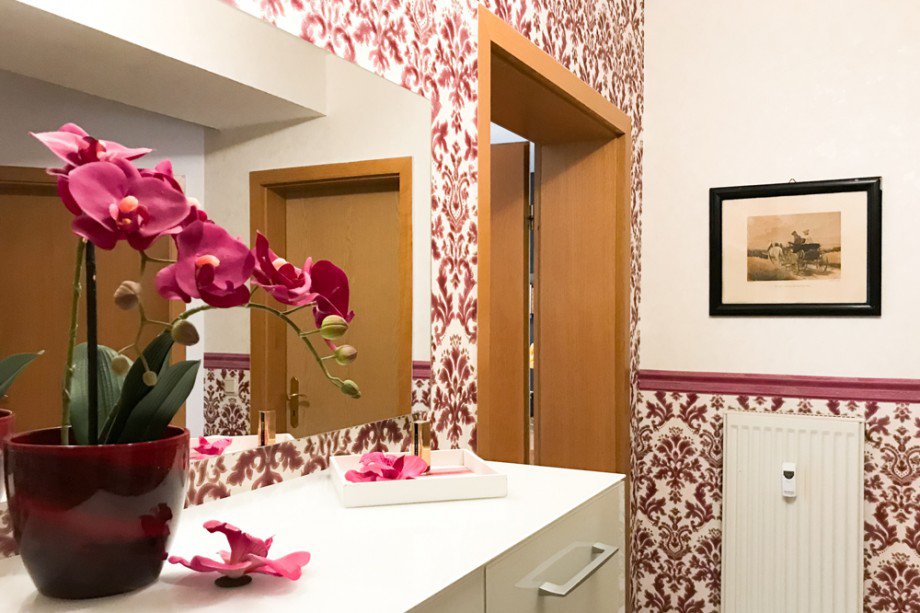 Wohnungsflur mit T�r zum Wohnzimmer Erdgeschosswohnung Herbsleben