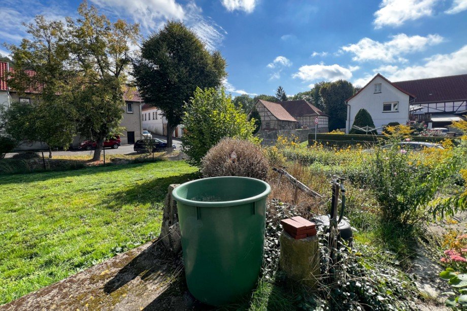 Sch�ner Garten mit Brunnen Einfamilienhaus Drei Gleichen / M�hlberg