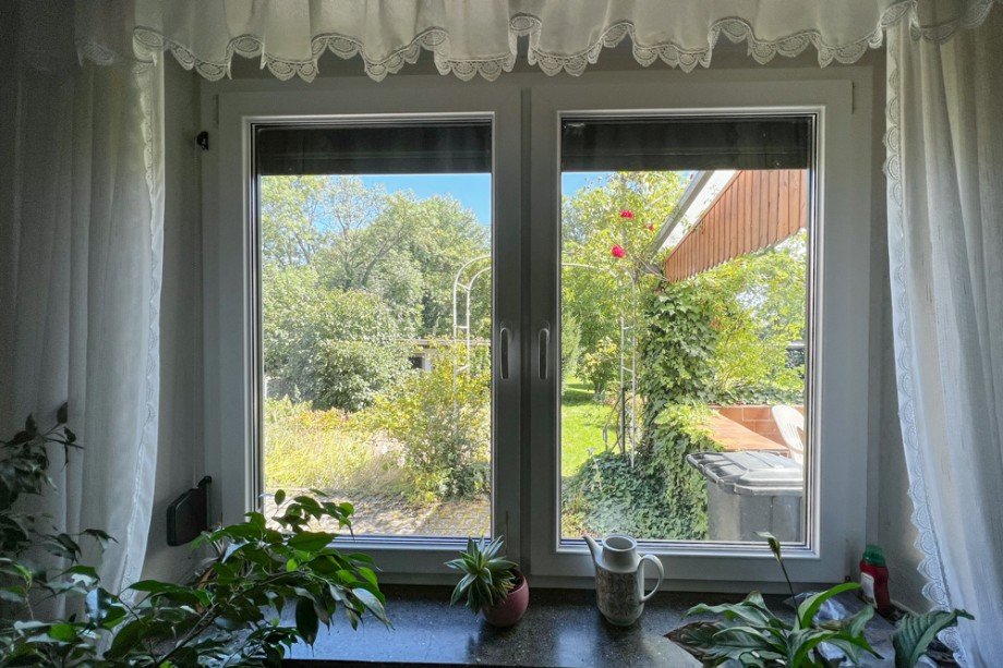 Blick vom Esszimmer in den Garten Doppelhaush�lfte Am Ettersberg