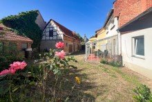 idyllischer Innenhof Traditionelles Einfamilienhaus mit gro�er Scheune & h�bschem Garten