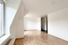 Blick vom Wohnzimmer in den Flur Familienfreundliche Maisonettewohnung mit Balkon & EBK in der Kr�mpfervorstadt