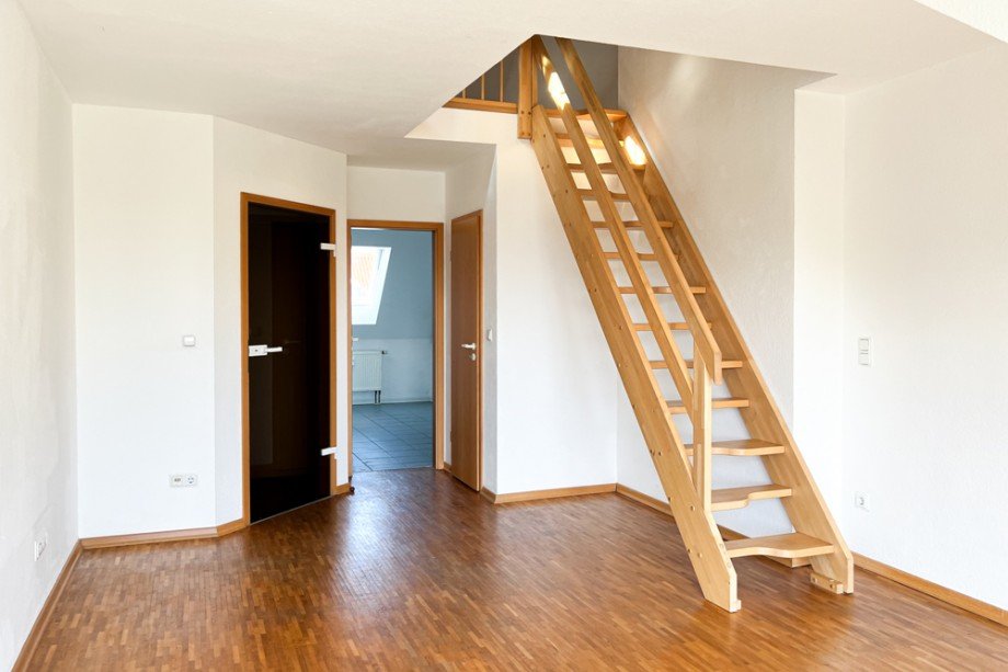 Wohnzimmer mit St�bchenparkett Maisonettewohnung Erfurt