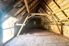 Ehemaliger Heuboden in der Scheune Traditionelles Einfamilienhaus mit gro�er Scheune & h�bschem Garten