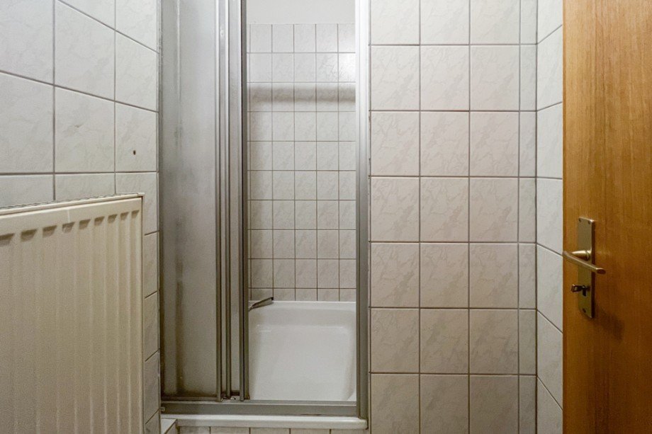 Schmales Duschbad Dachgeschosswohnung Erfurt / L�bervorstadt