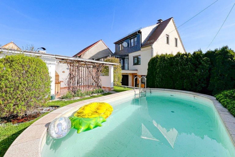 Hausverkauf in Kleinm�lsen Kleinm�lsen Einfamilienhaus Modernes Einfamilienhaus mit Wintergarten und Pool