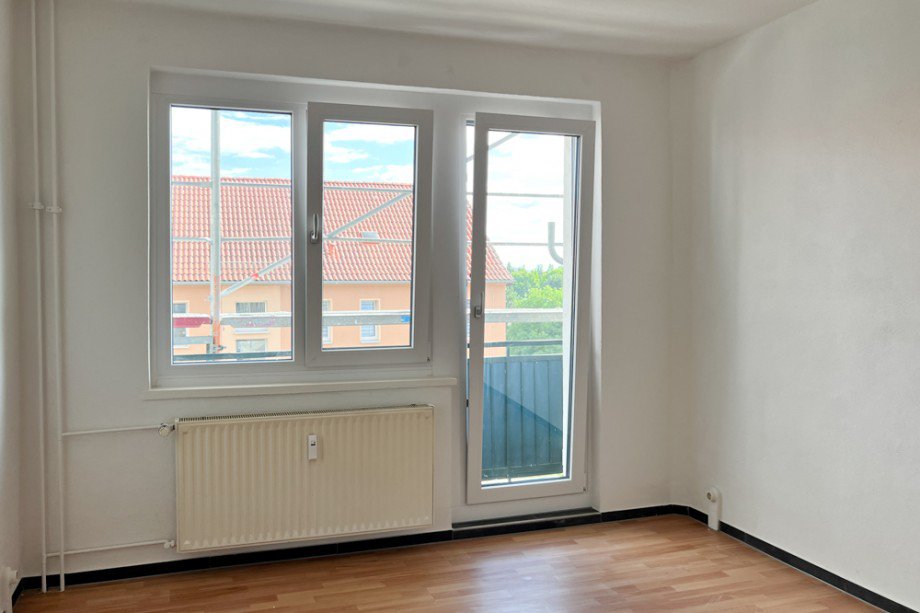 Wohnzimmer mit Balkon Erdgeschosswohnung Buttst�dt