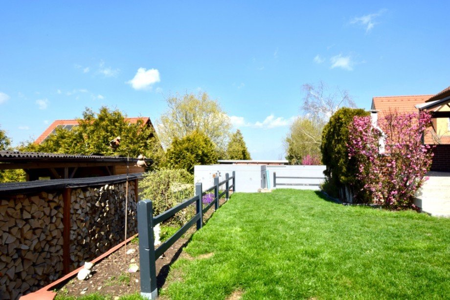 Rasenfl�che hinter der Terrasse Einfamilienhaus Arnstadt/ Marlishausen