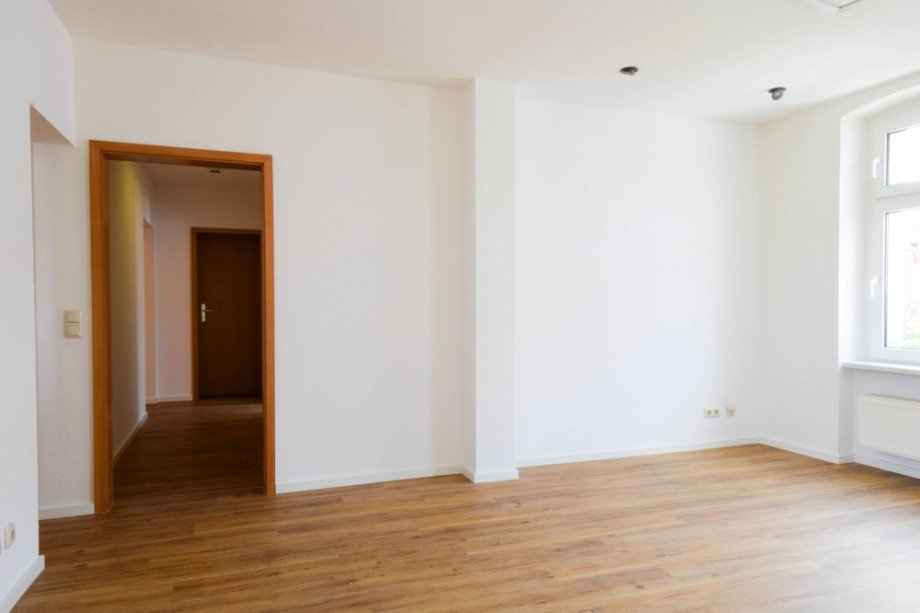Wohnzimmer Blick in den Flur Etagenwohnung Erfurt