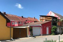 Hauseinfahrt- und Eingang an der Alten Reihe Modernes Reihenhaus mit Winterg�rten, Sauna & gem�tlichem Innenhof
