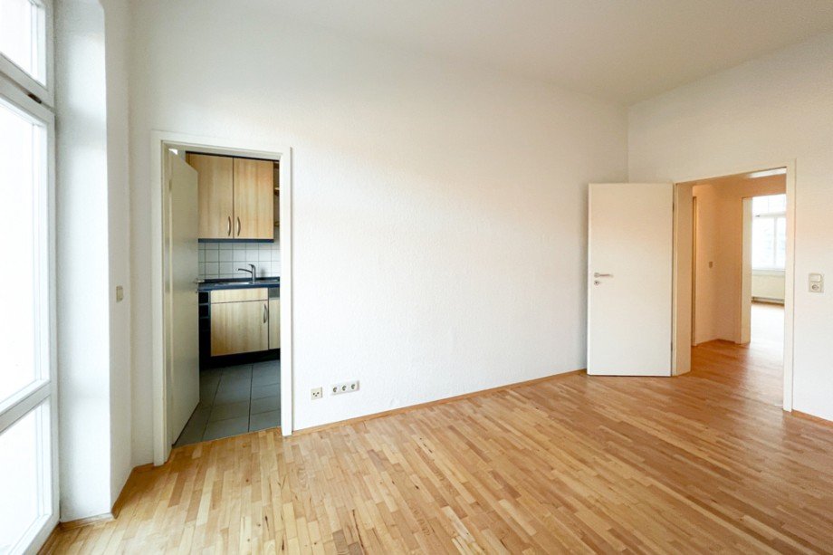 Blick vom Wohnzimmer in die K�che Etagenwohnung Erfurt