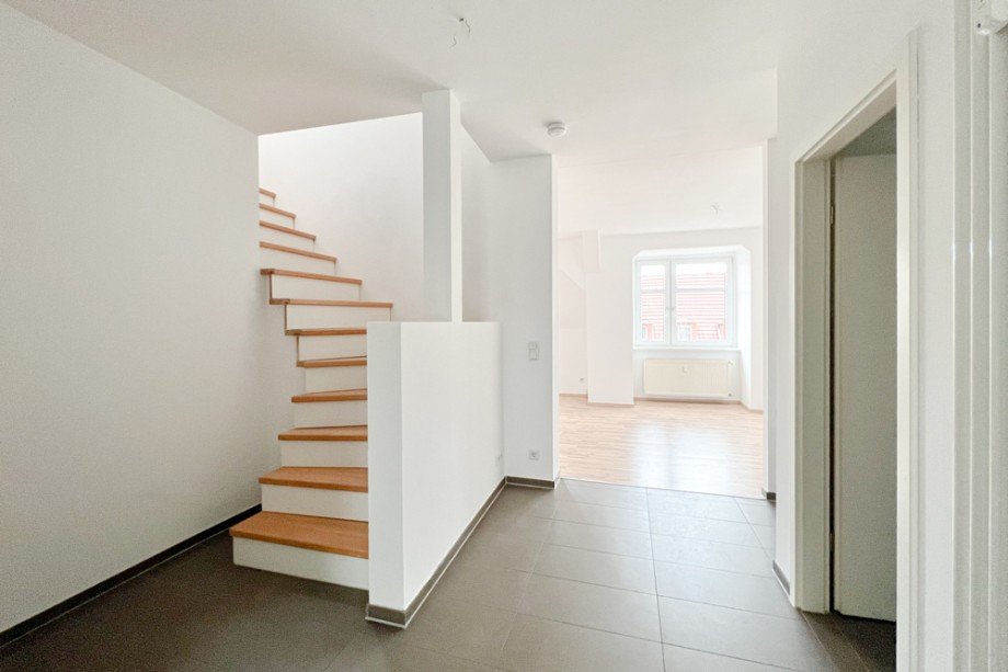 Eingangsbereich mit Treppe zum OG Maisonettewohnung Erfurt