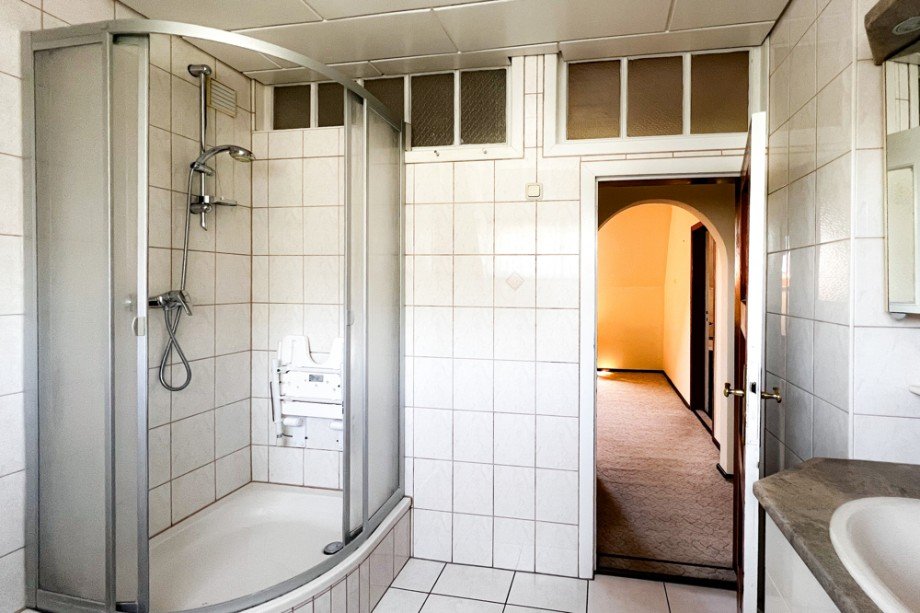 Badezimmer mit Dusche Doppelhaush�lfte Am Ettersberg