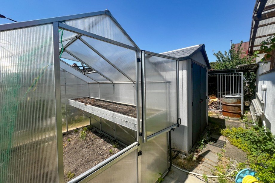 Gew�chshaus und Gartenh�tte Einfamilienhaus Herbsleben
