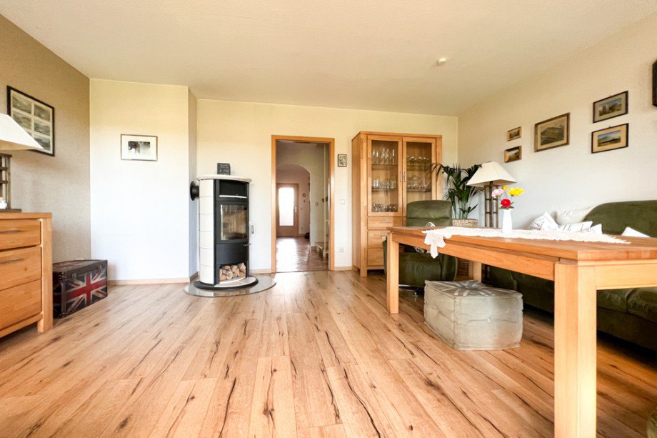 Wohnzimmer mit wohliger Kaminw�rme Reihenendhaus Erfurt / Gottstedt