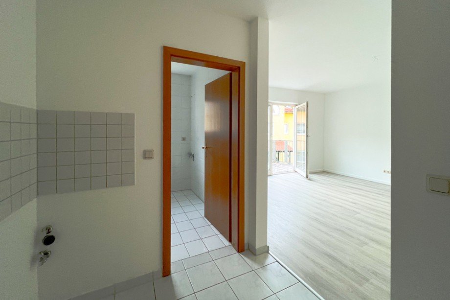 K�chemit Blick ins Wohnzimmer Etagenwohnung Herbsleben