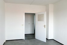 Blick vom Wohnzimmer in den Flur Renovierte Singlewohnung mit Balkon