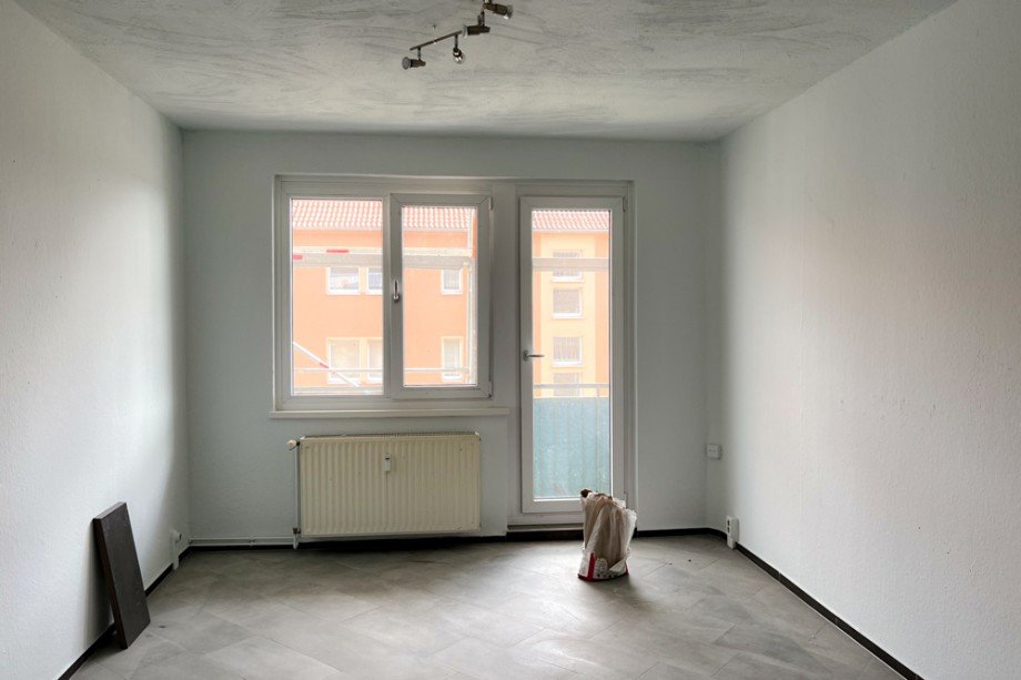 Wohnzimmer mit Balkon Etagenwohnung Buttst�dt
