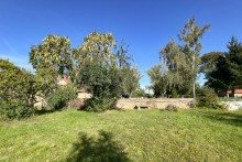 Nah gelegener Pachtgarten Traditionelles Einfamilienhaus mit gro�er Scheune & h�bschem Garten