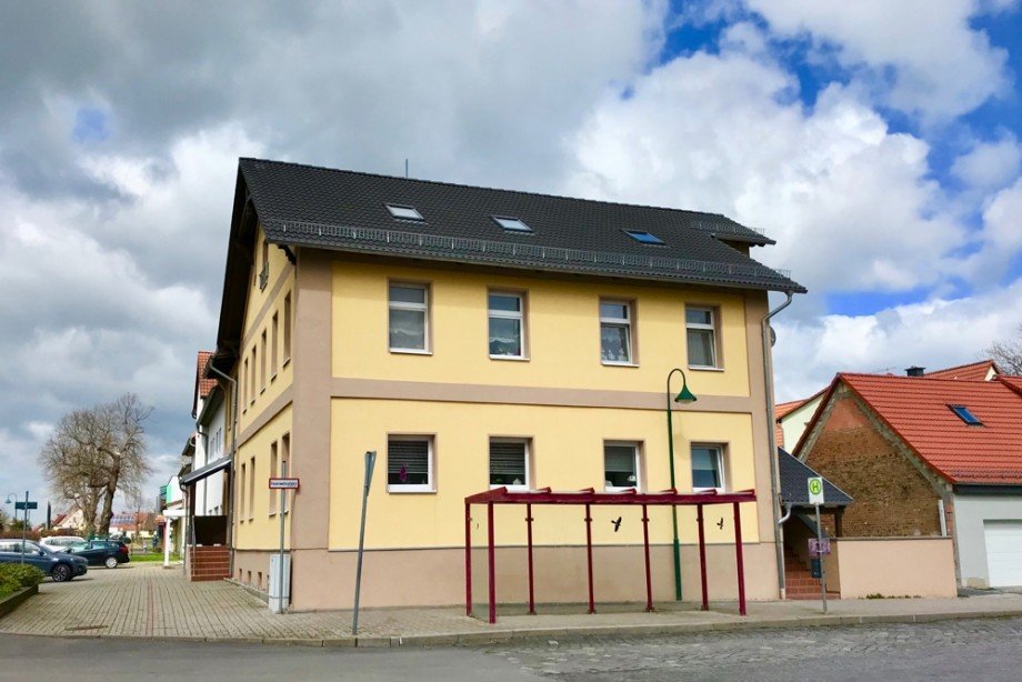 Haltestelle gleich vor der T�r_Udestedt Maisonettewohnung Udestedt
