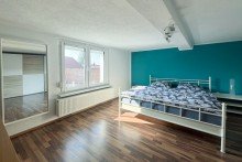 Schlafzimmerfenster Liebevoll saniertes Bauernhaus mit Hinterhaus & Garten in Erfurt/ Bindersleben