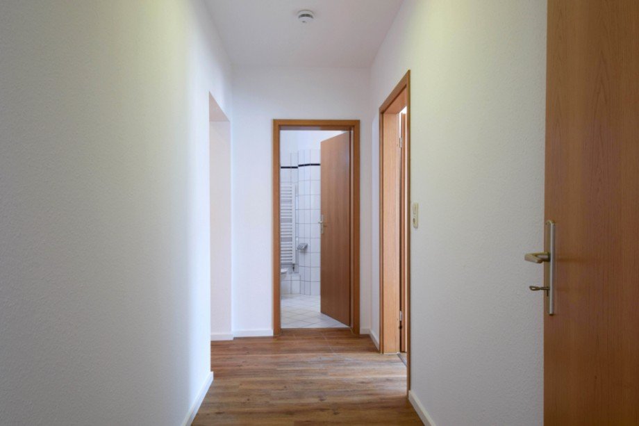 Flur mit Blick ins Bad Etagenwohnung Erfurt
