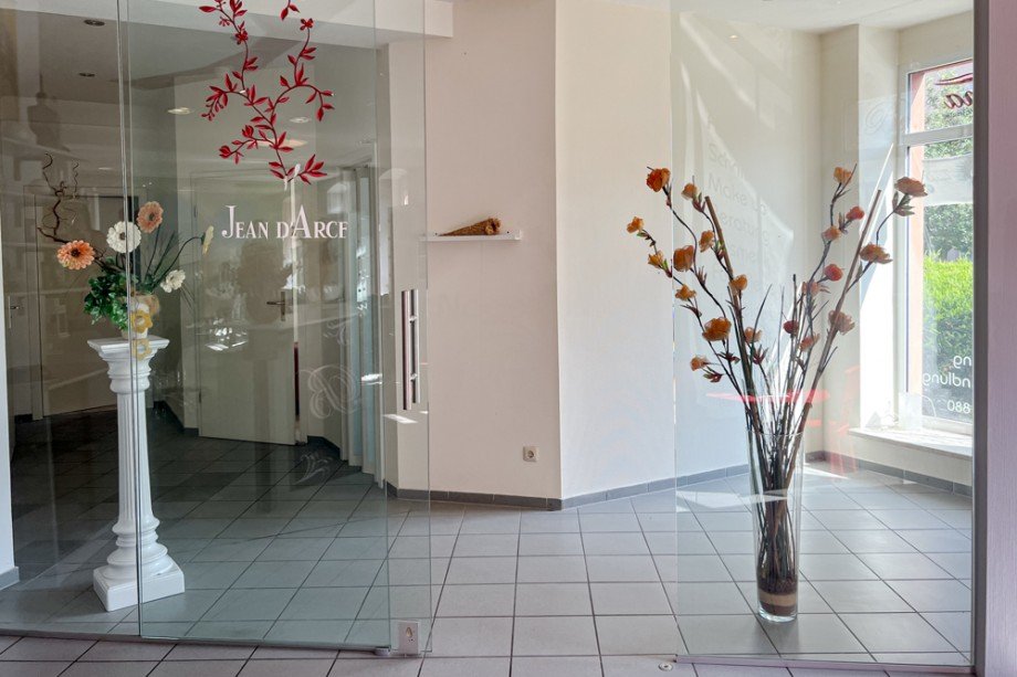 Glastrennt�r zu den R�umen rechterhand Ladenlokal Erfurt
