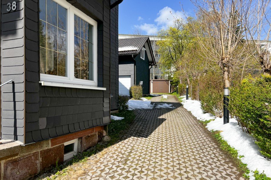 Zufahrt zu den Garagen Einfamilienhaus Oberhof