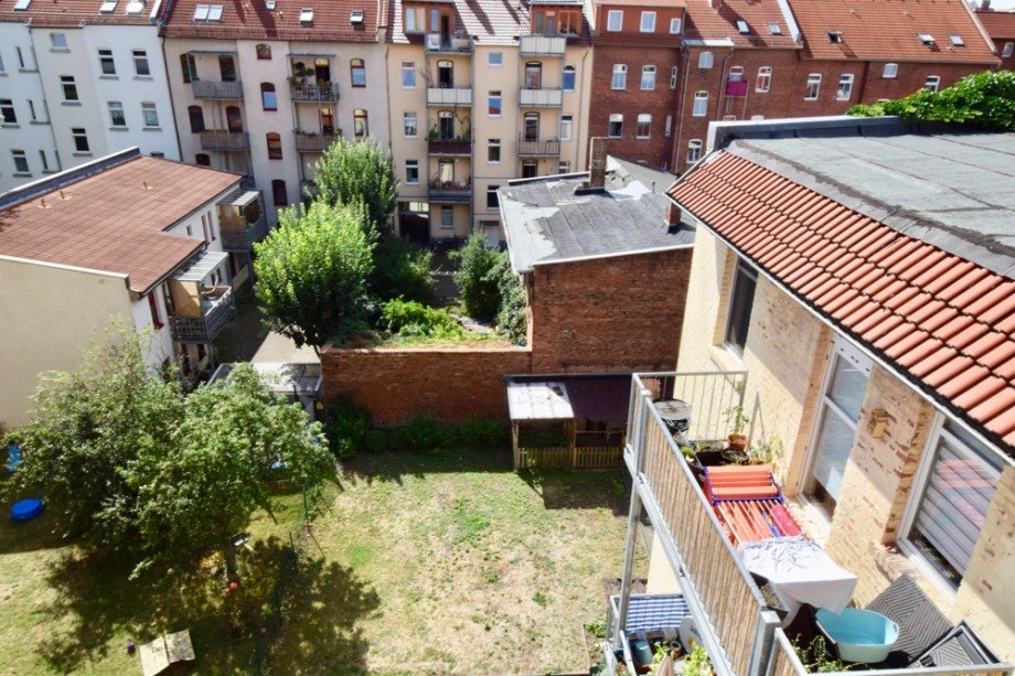 Blick vom Balkon in die Innenh�fe Dachgeschosswohnung Erfurt